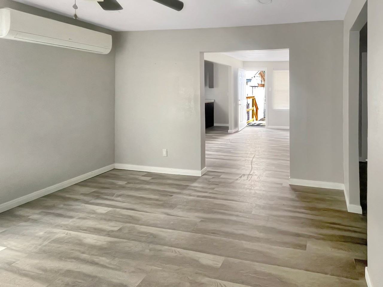 319 N Houston St - Photo 4 of 6