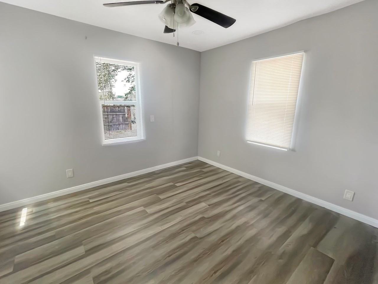 319 N Houston St - Photo 6 of 6