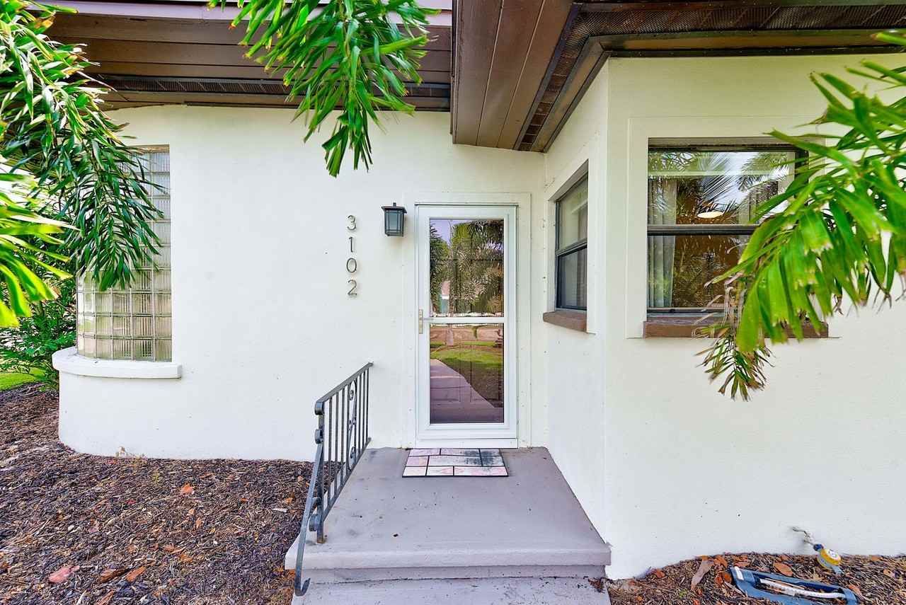 3102 Dupont St S - Photo 3 of 27