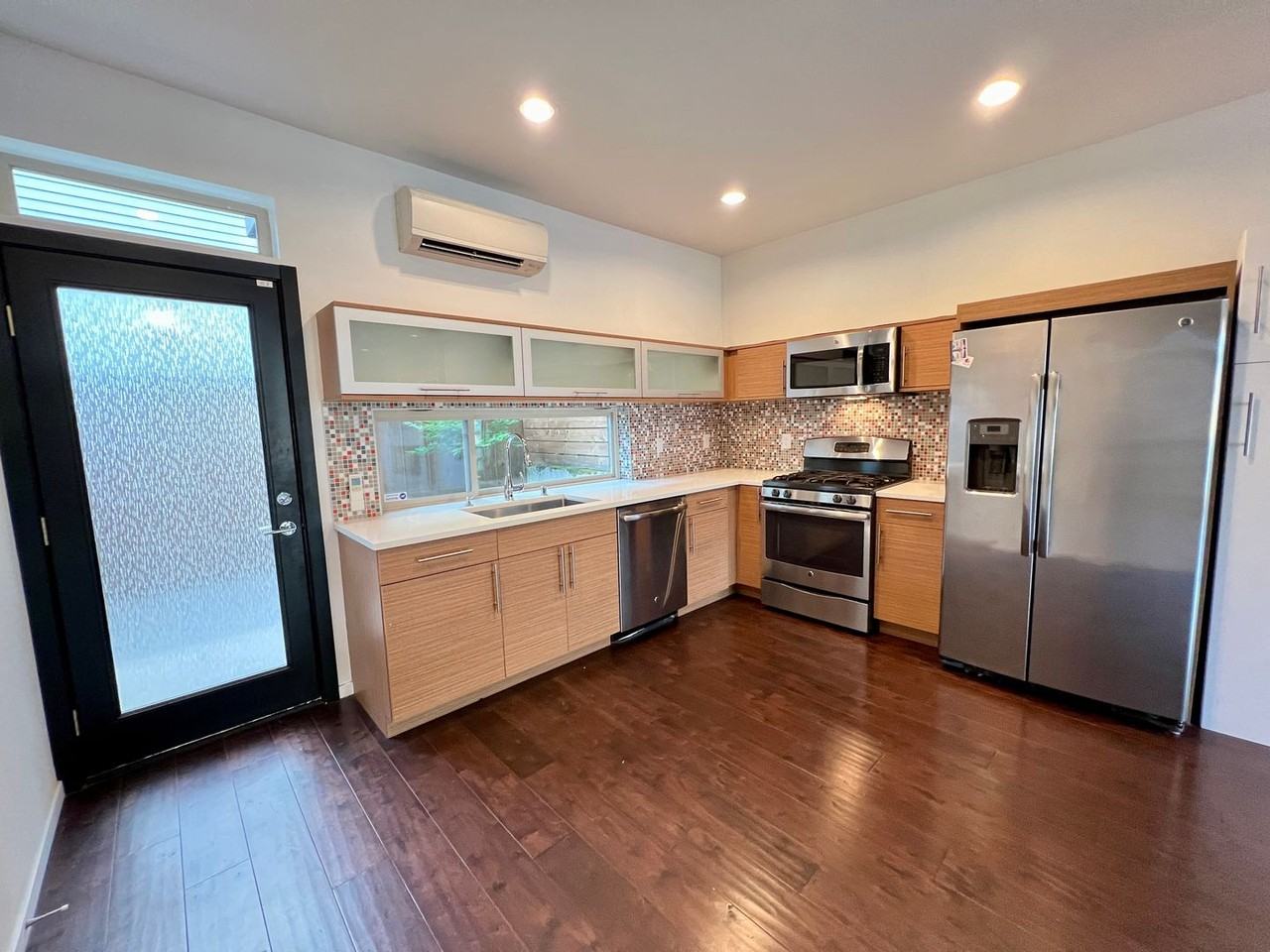 1906 S Bush Pl - Photo 3 of 39