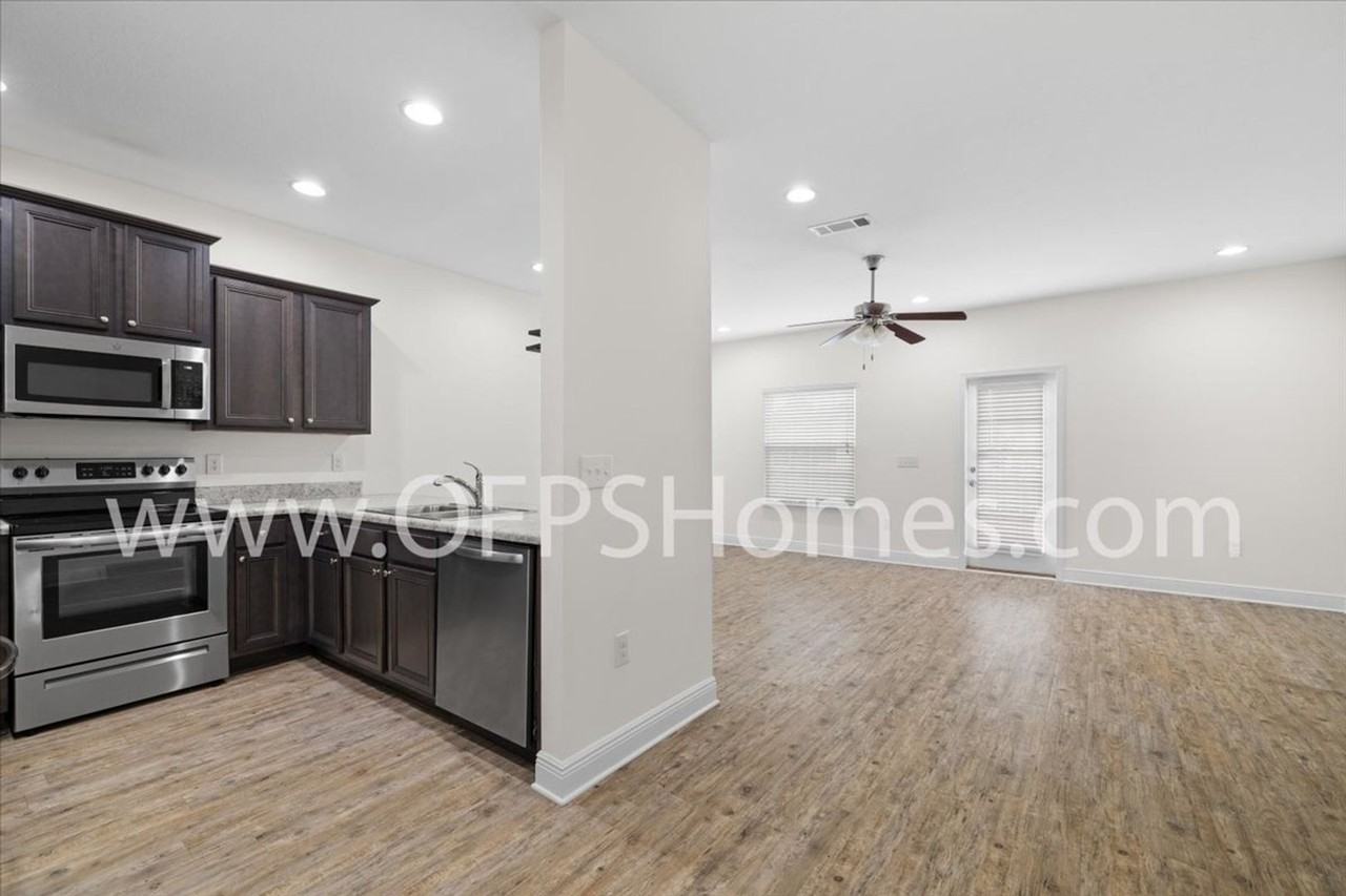 121 Iron Horse Dr E - Photo 3 of 20