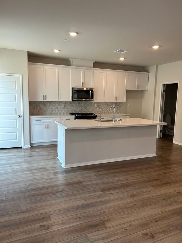 40596 Birchfield Dr - Photo 4 of 32