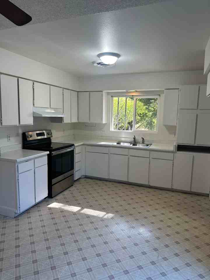 17955B Seco St - Photo 2 of 13