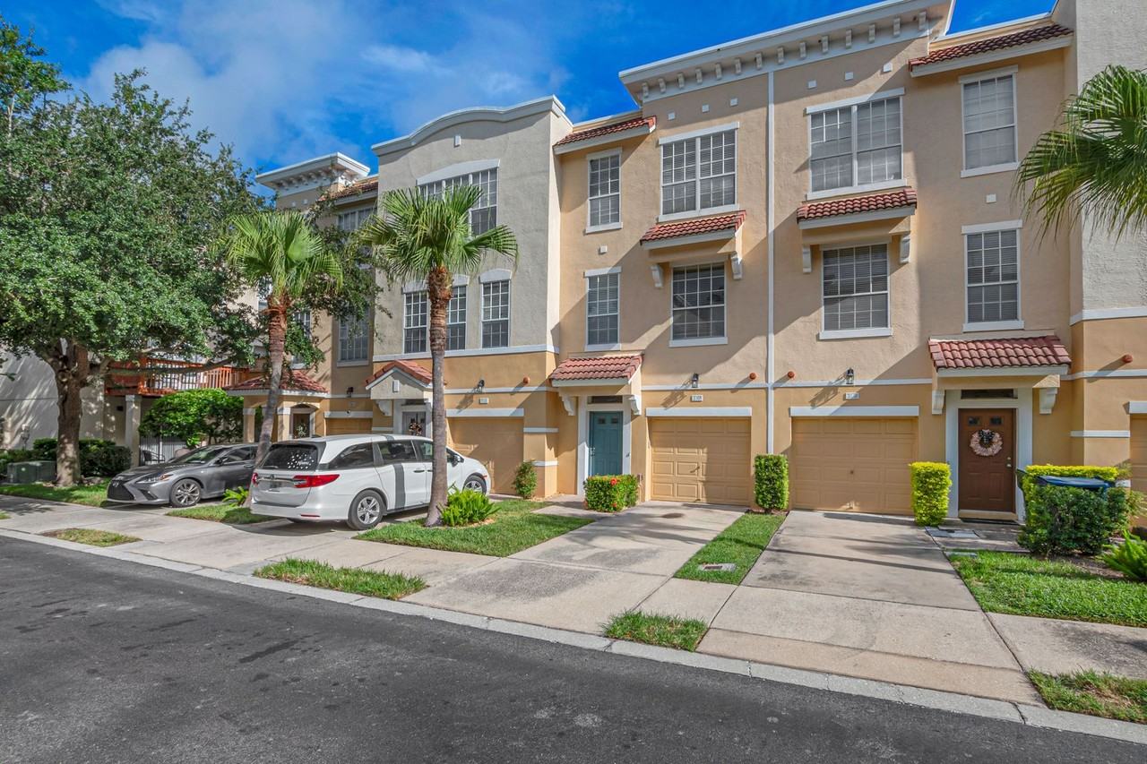 3168 Bayshore Oaks Dr - Photo 3 of 33