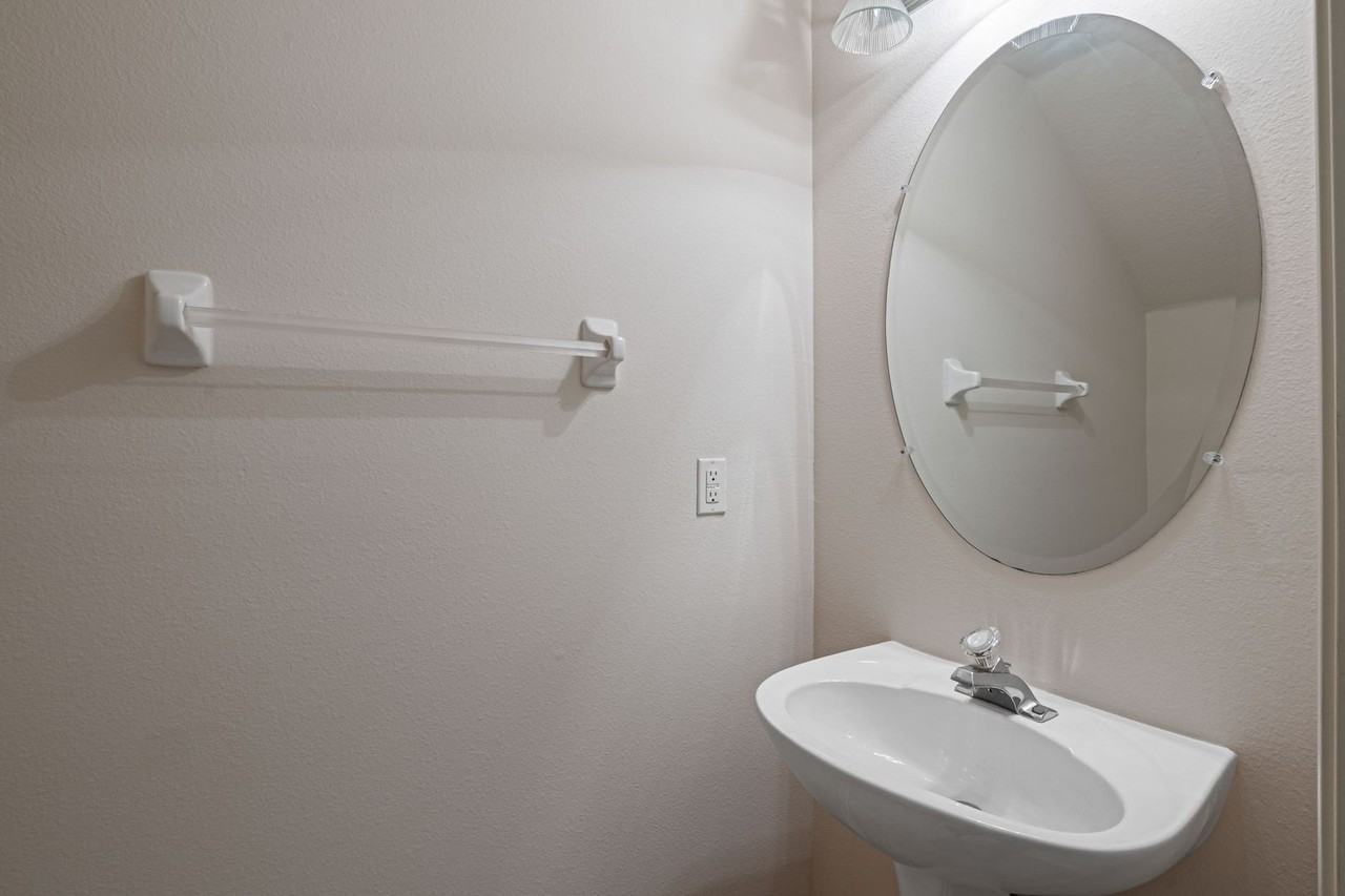 3168 Bayshore Oaks Dr - Photo 5 of 33