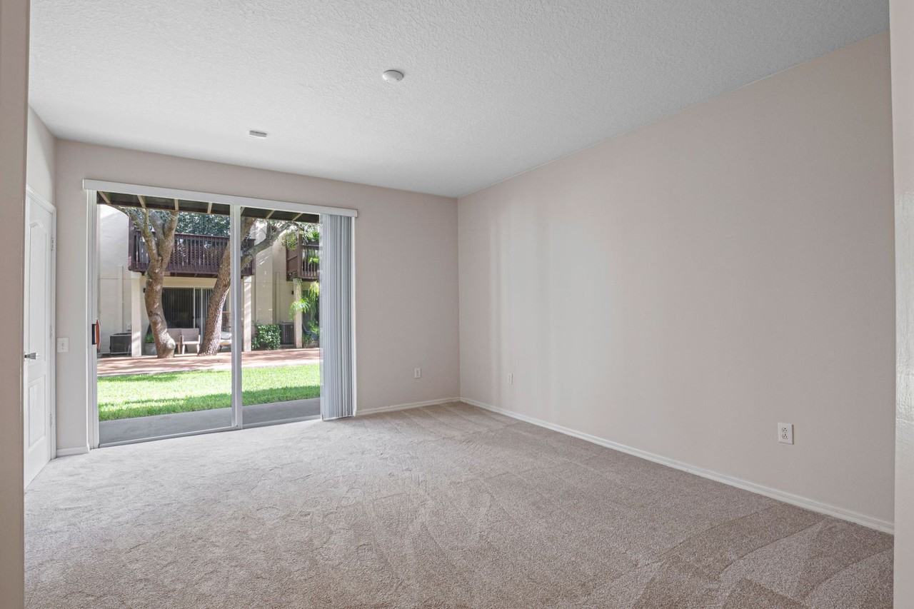 3168 Bayshore Oaks Dr - Photo 6 of 33