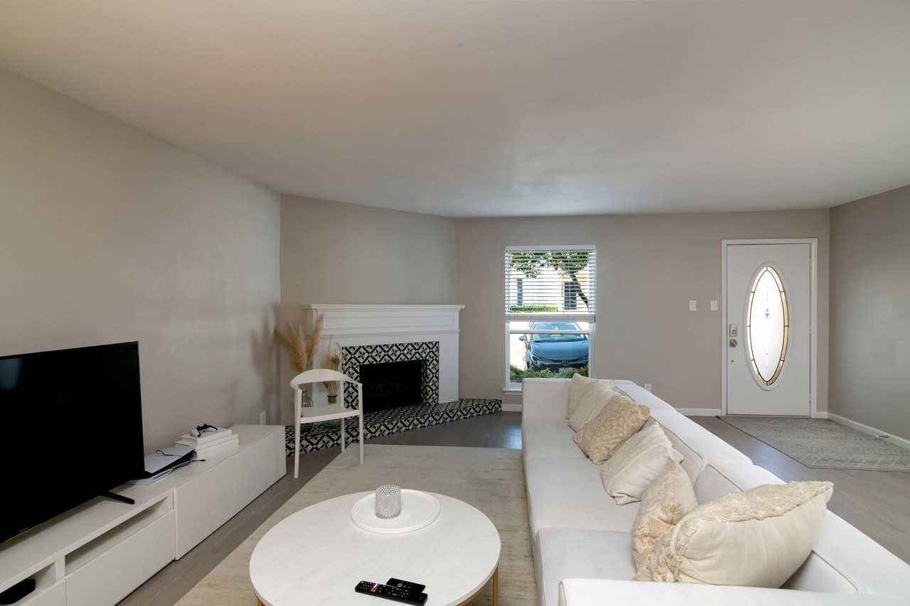 15924 Coolwood Dr #1039 - Photo 4 of 36