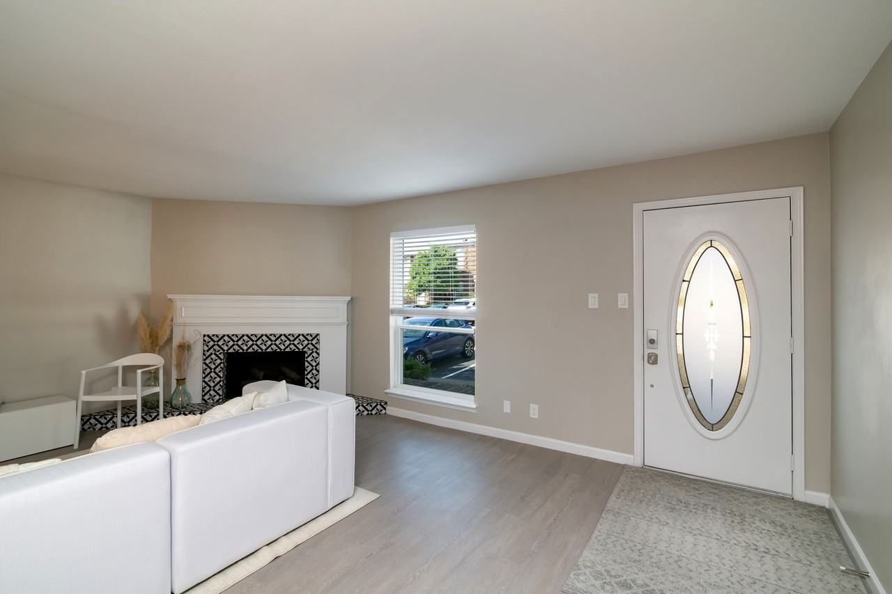 15924 Coolwood Dr #1039 - Photo 5 of 36