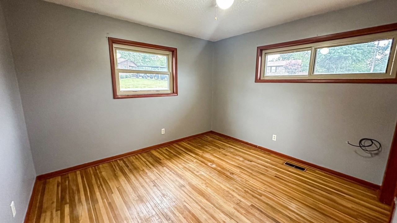 525 W Gary St - Photo 3 of 12