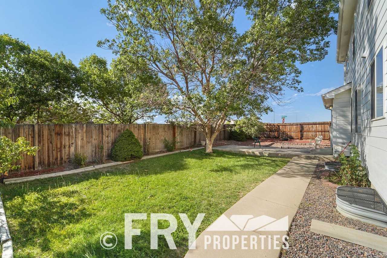 13991 Ivanhoe St - Photo 3 of 26