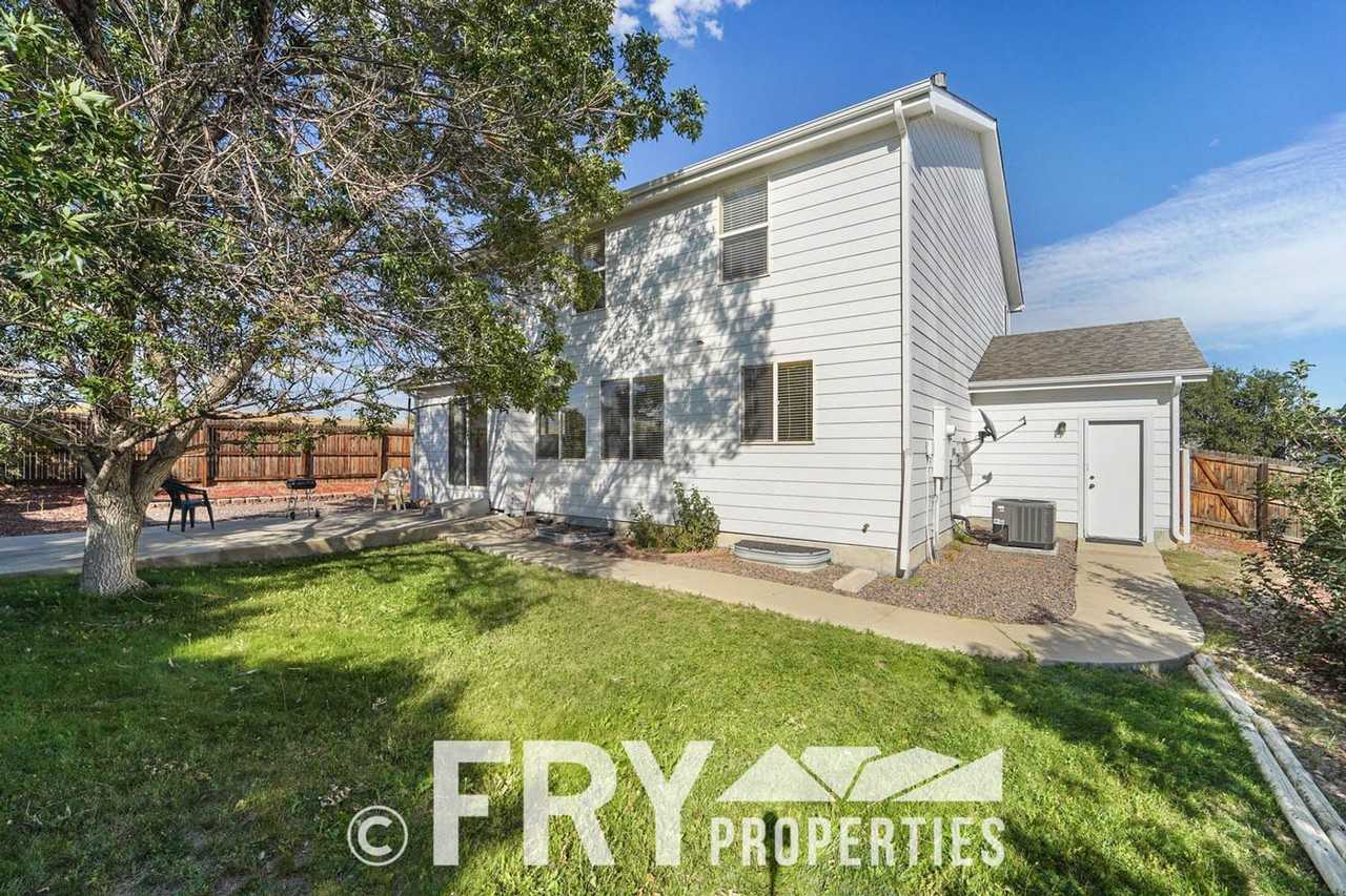 13991 Ivanhoe St - Photo 4 of 26