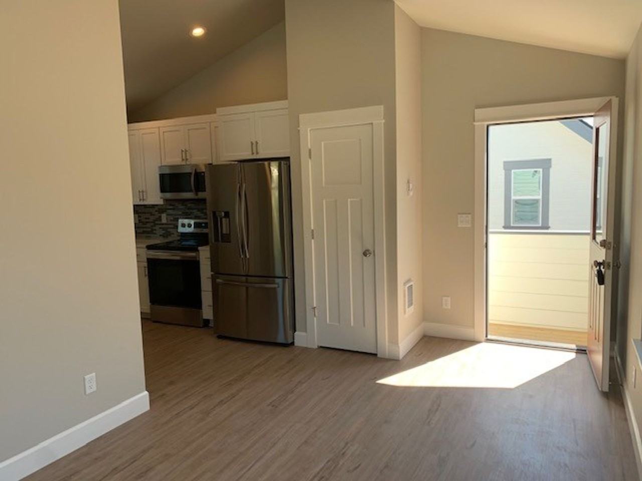 197 - Photo 2 of 6