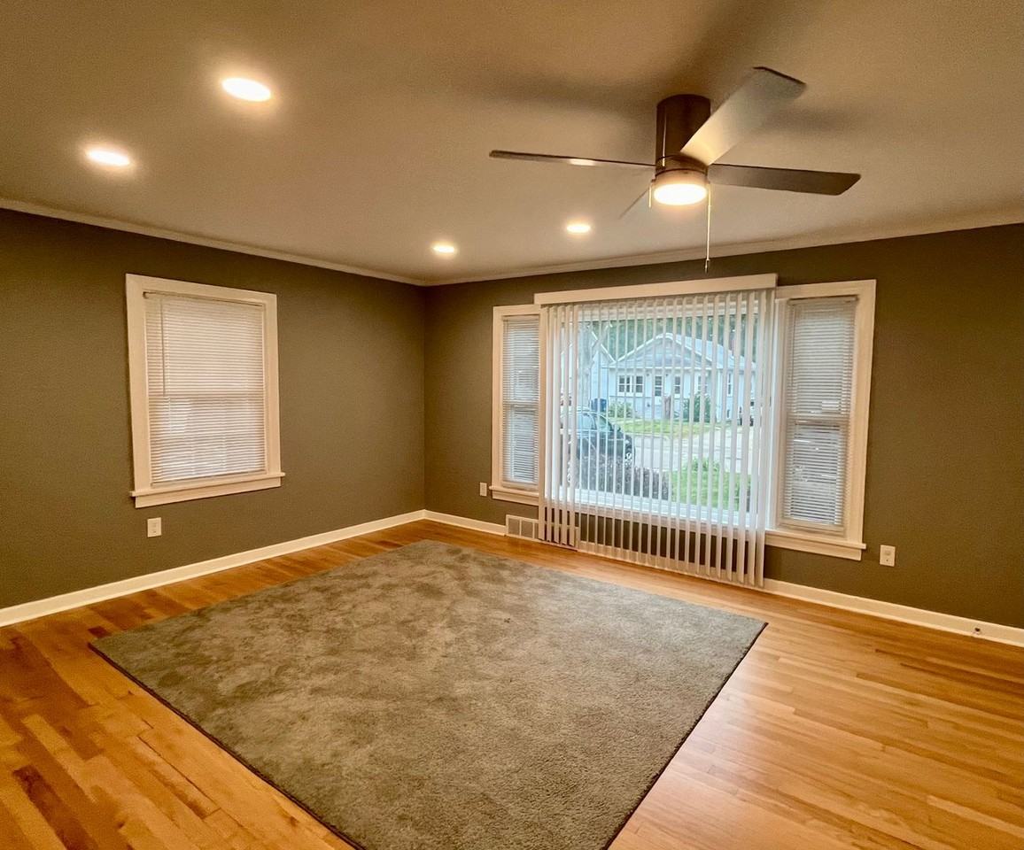 2404 Kohler St - Photo 3 of 18