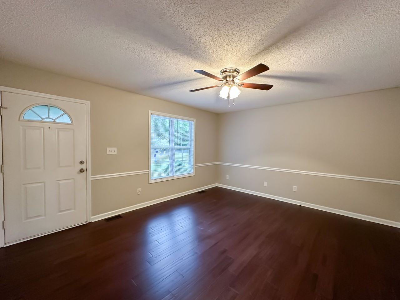 1101 Amber Acres Ln - Photo 2 of 18