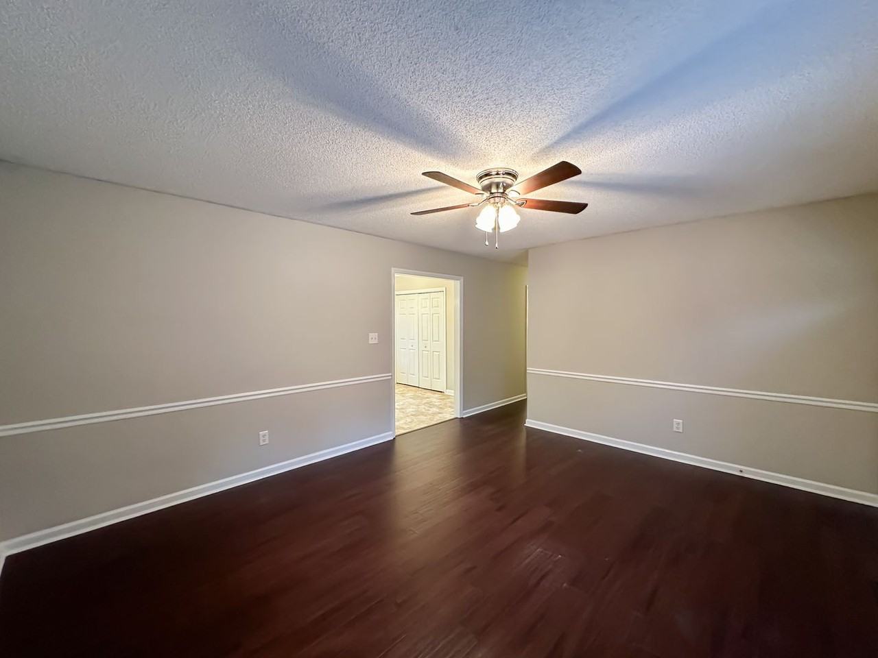 1101 Amber Acres Ln - Photo 3 of 18