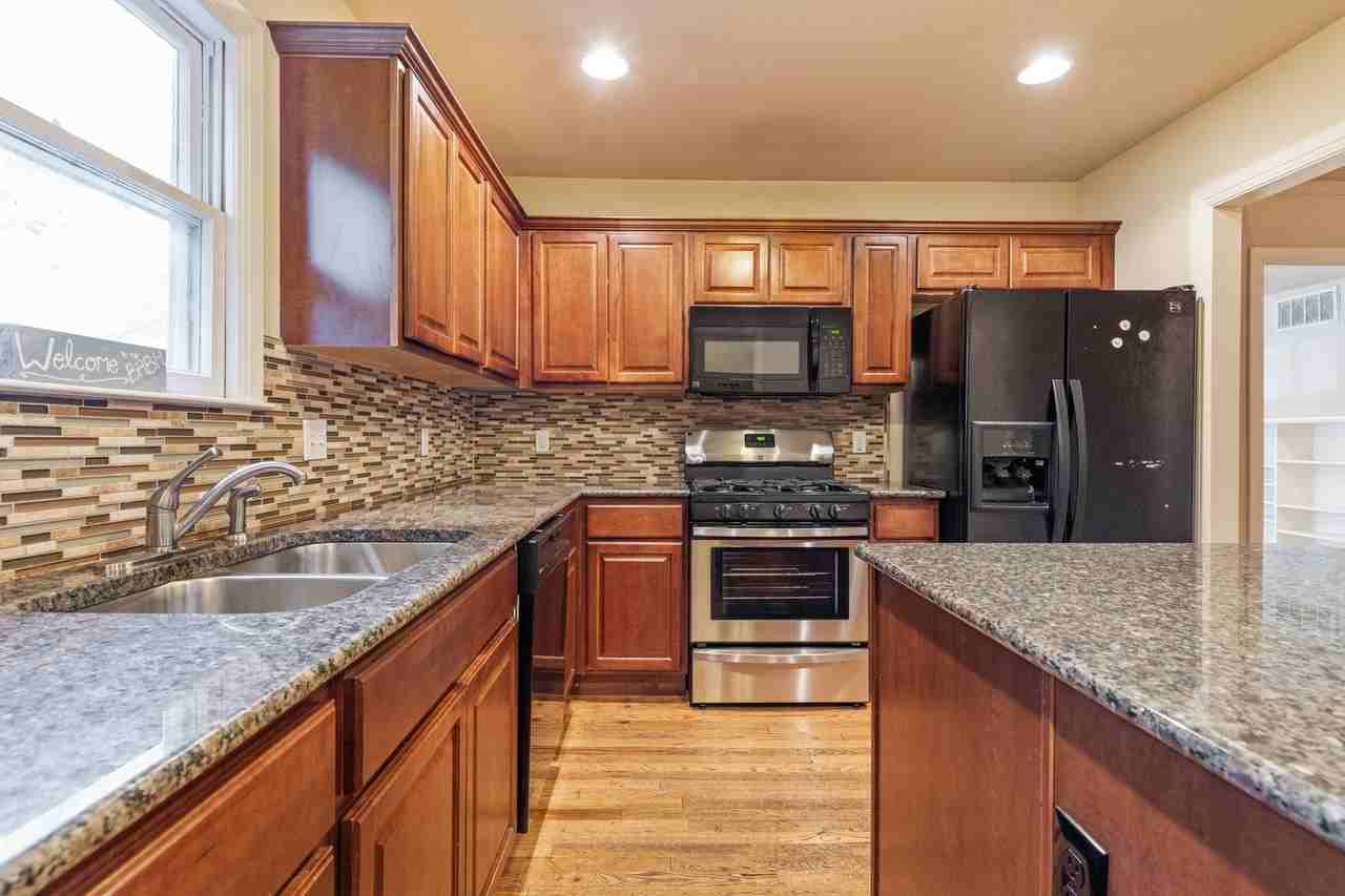 921 East 37th Street - Photo 4 of 39