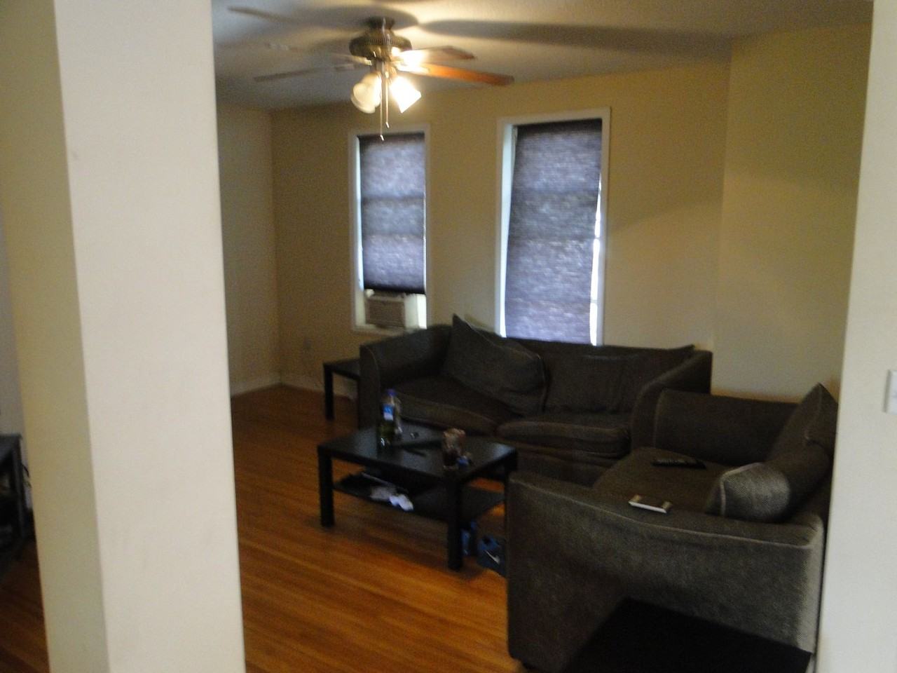 647 Victoria St - Photo 3 of 5