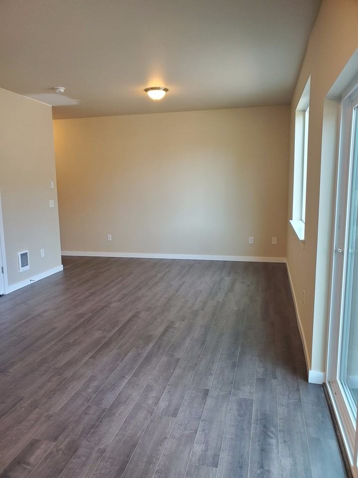 1917 Ahlers Ave - Photo 3 of 47