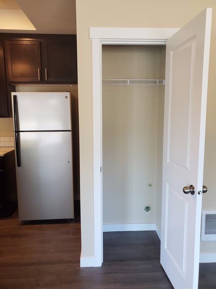 1917 Ahlers Ave - Photo 5 of 47