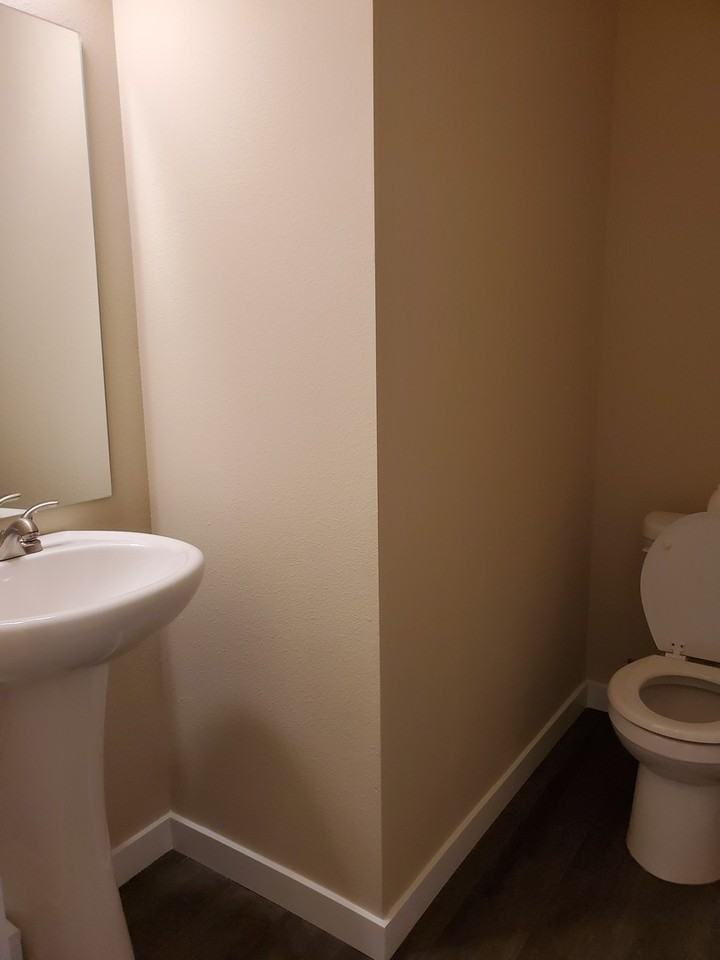 1917 Ahlers Ave - Photo 6 of 47