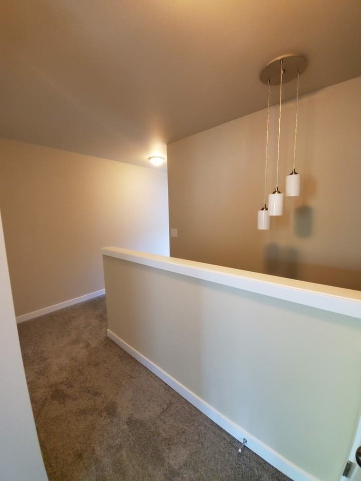 1917 Ahlers Ave - Photo 7 of 46
