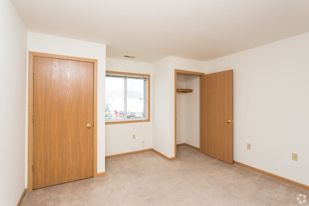 Chapel Hill Apartments - Photo 7 of 18
