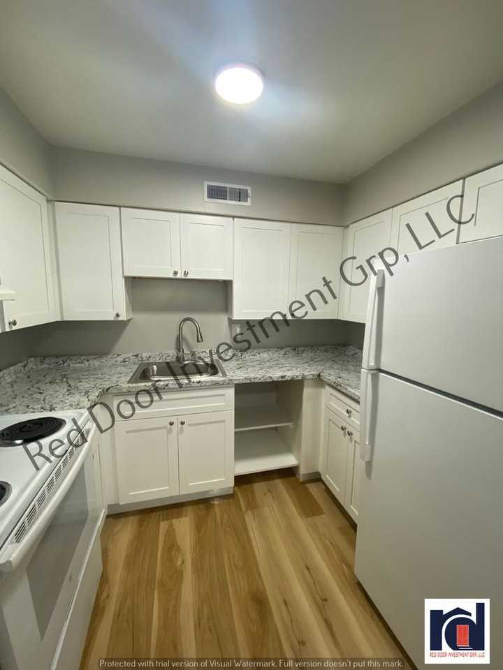 955 Knox Mcrae Dr ##13 - Photo 5 of 16