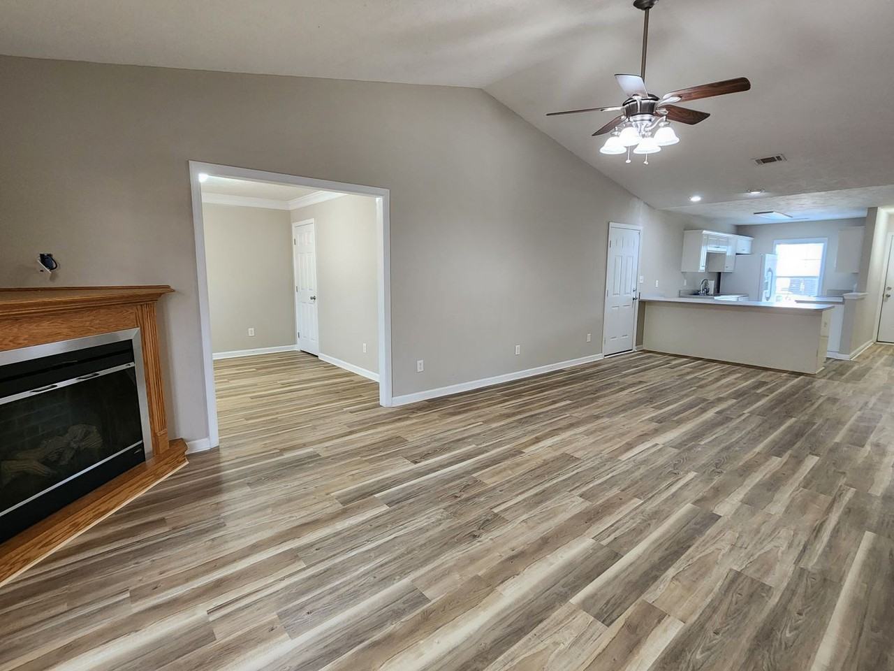 1209 Longpoint Dr - Photo 3 of 14