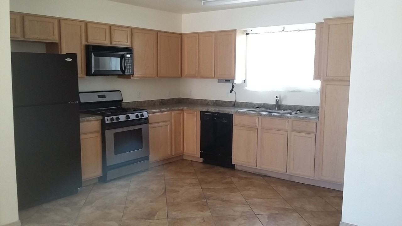 845 Birdie Dr - Photo 2 of 9