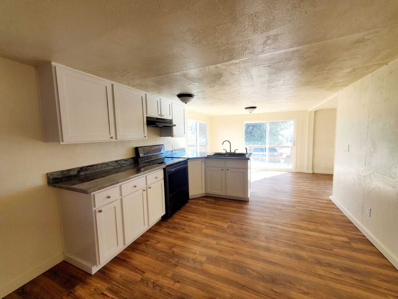 866 Riverside Dr - Photo 2 of 12