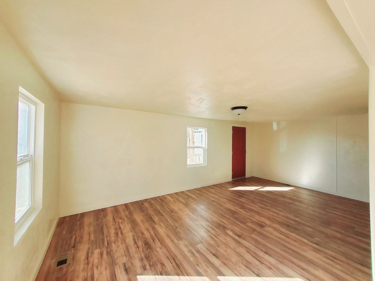 866 Riverside Dr - Photo 4 of 12