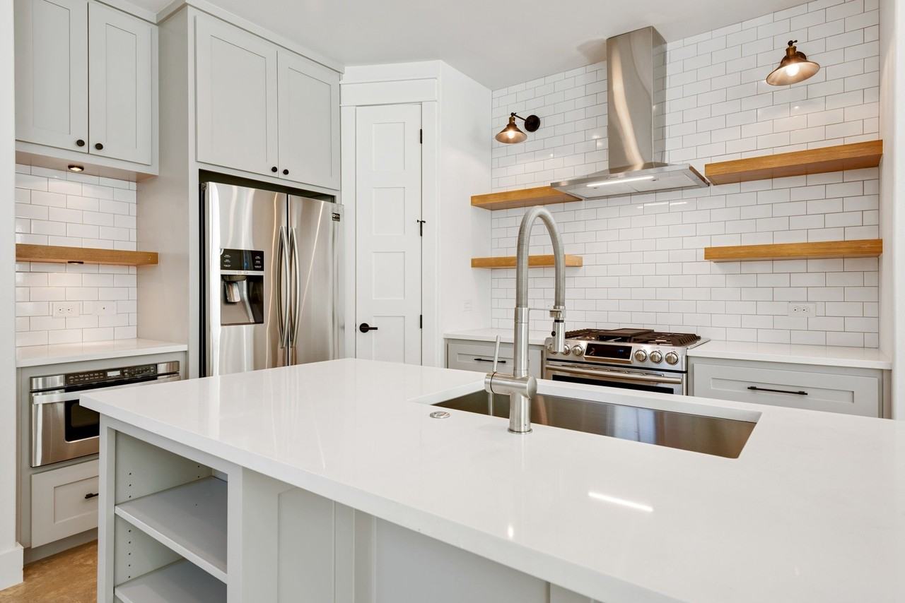 1203 W 22nd St - Photo 2 of 27