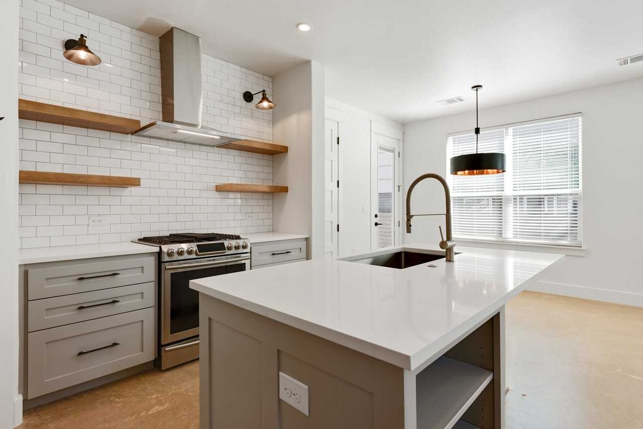 1203 W 22nd St - Photo 3 of 27