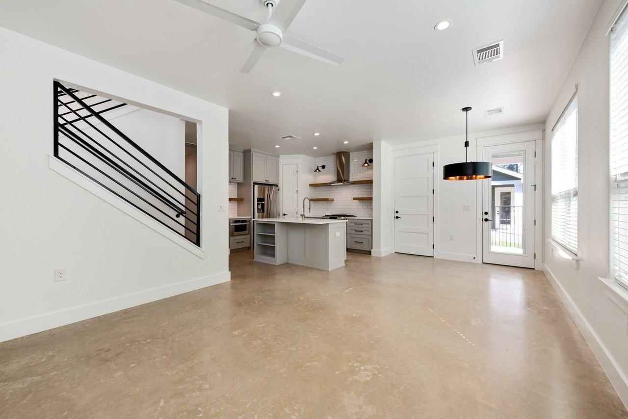 1203 W 22nd St - Photo 5 of 27