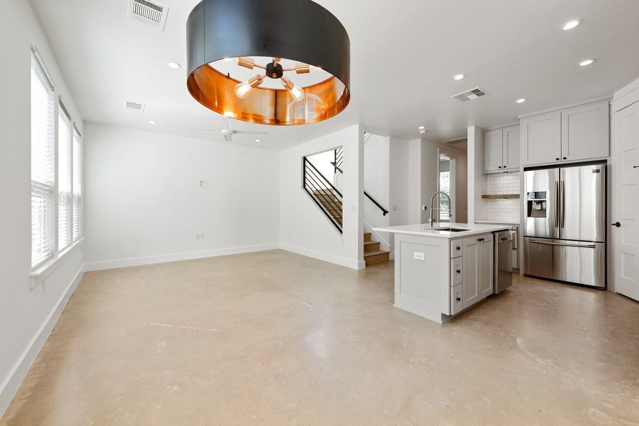 1203 W 22nd St - Photo 6 of 27