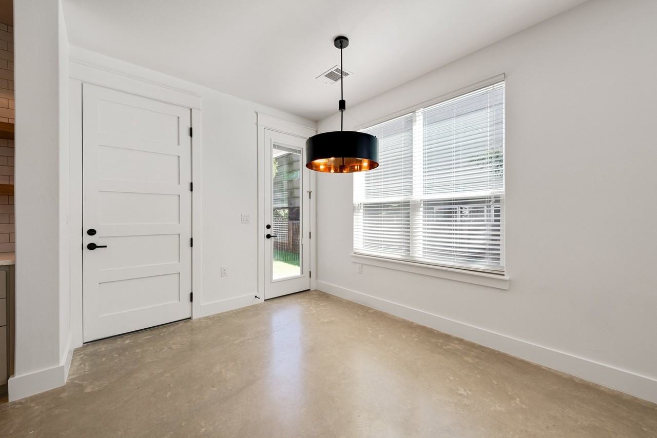 1203 W 22nd St - Photo 7 of 27