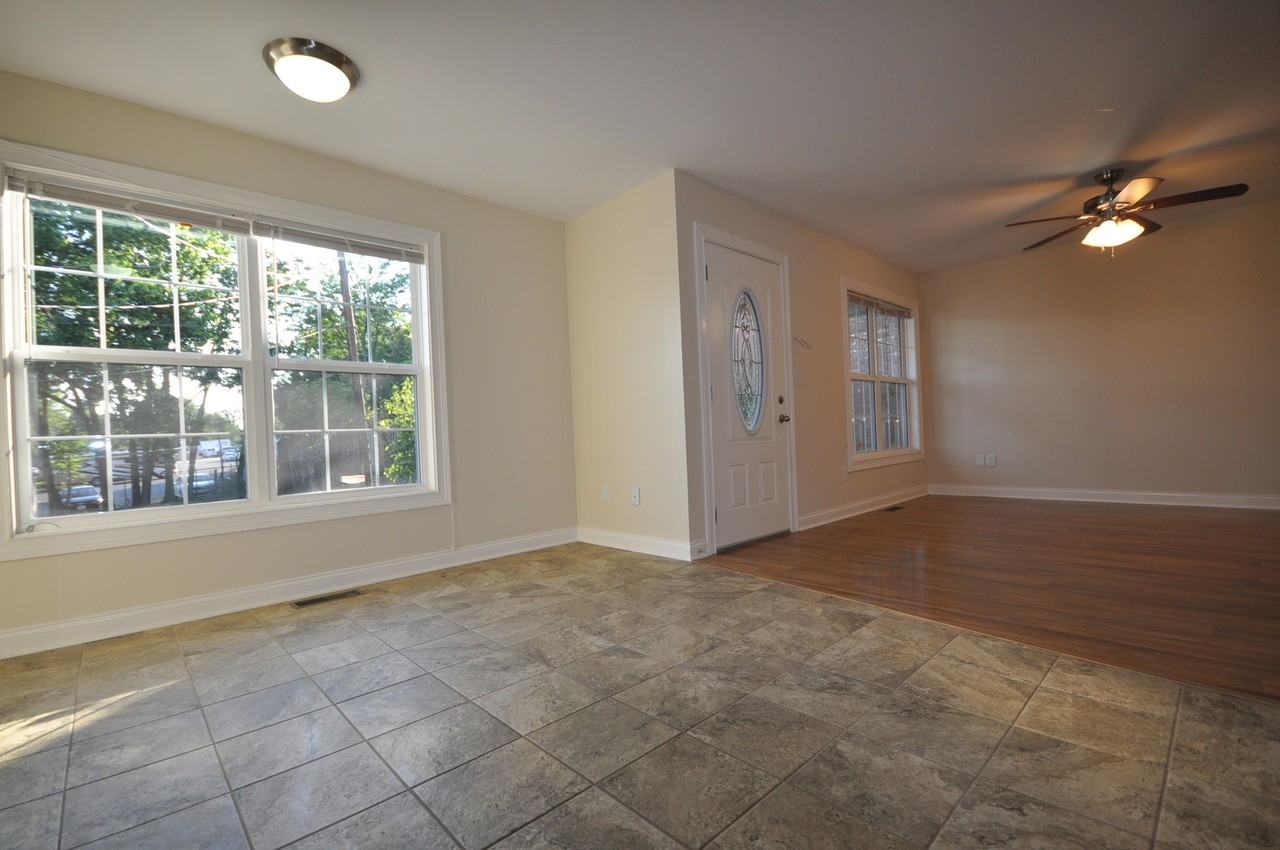 419 Uhlan Ct - Photo 4 of 12