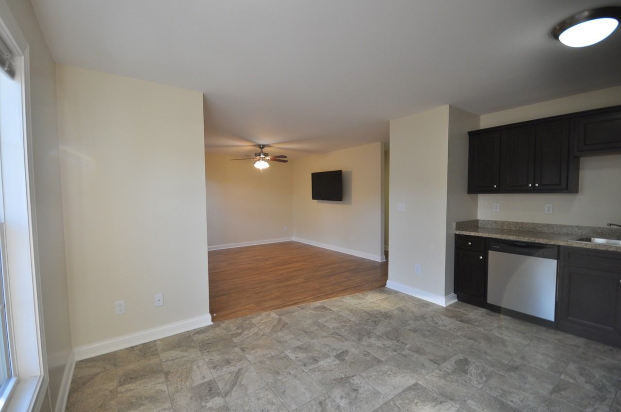 419 Uhlan Ct - Photo 5 of 12