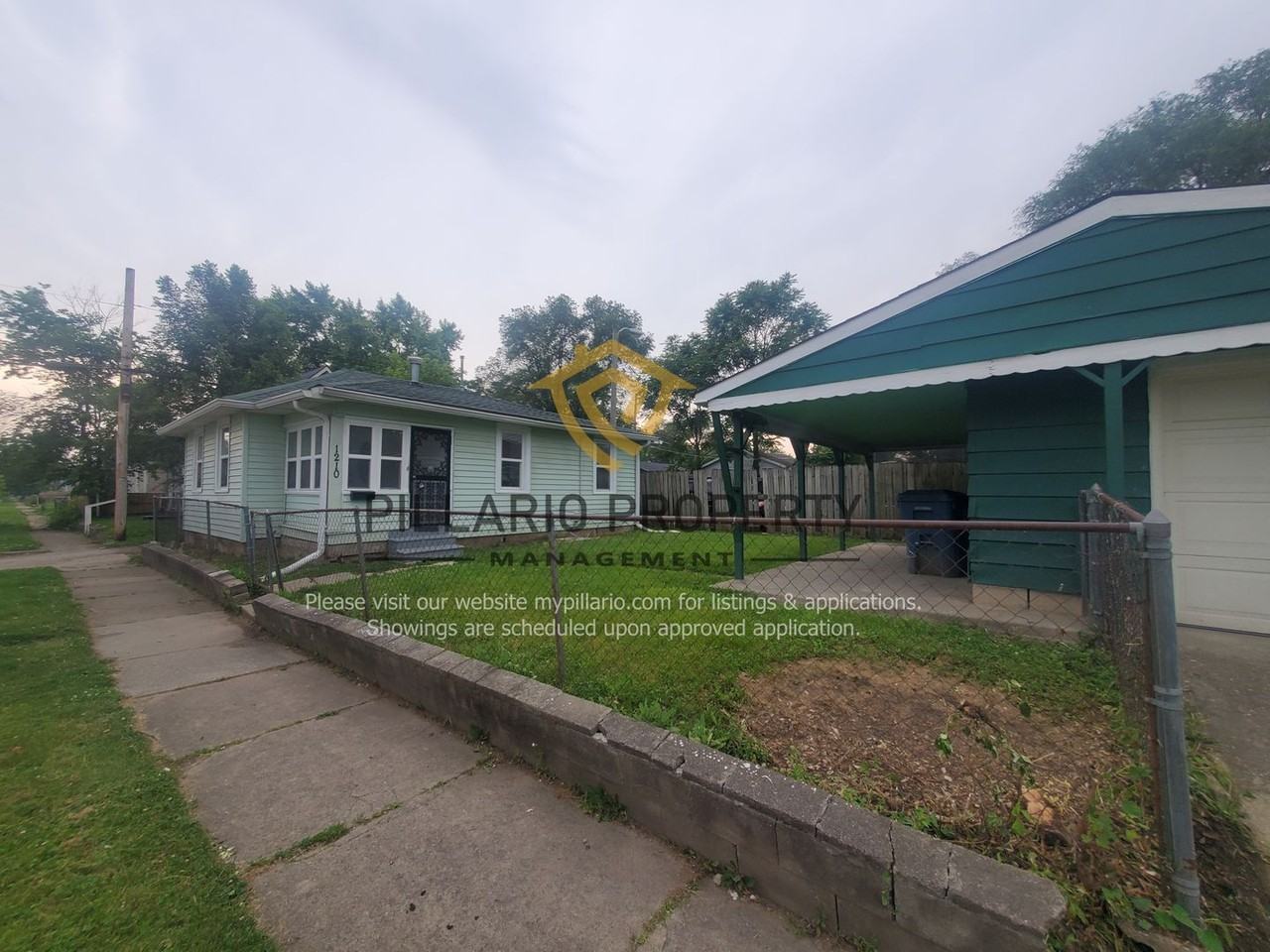 1210 S Sheffield Ave - Photo 2 of 15