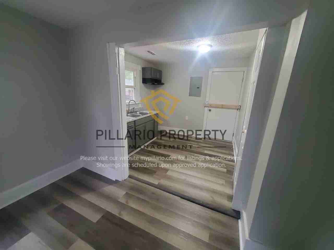 1210 S Sheffield Ave - Photo 3 of 15