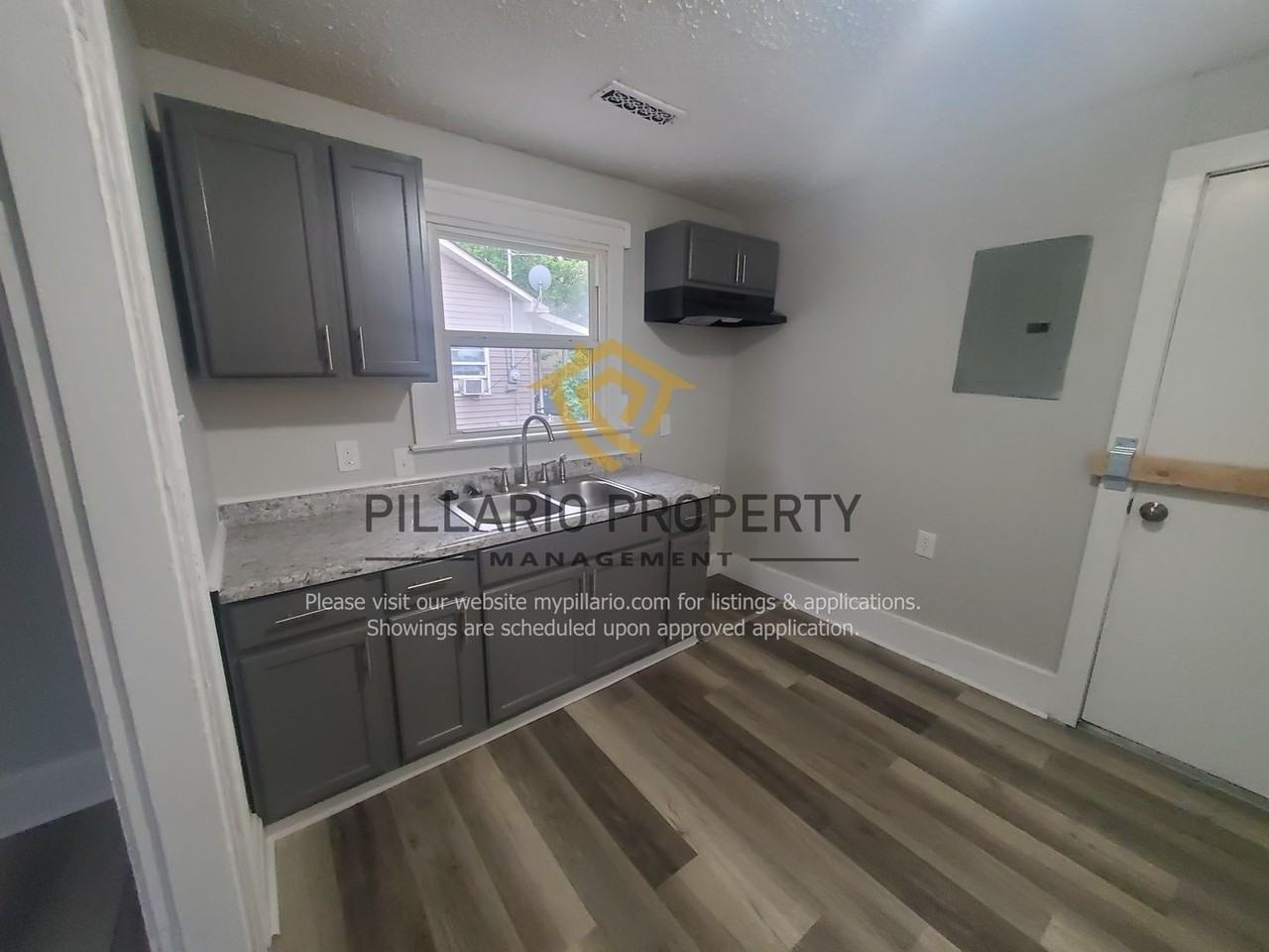 1210 S Sheffield Ave - Photo 5 of 15