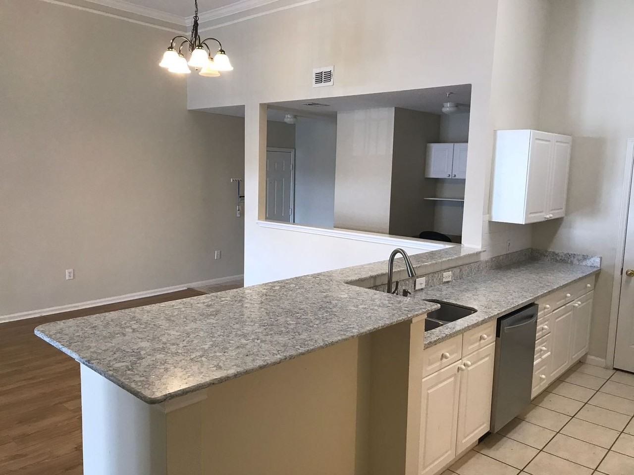 239 Longview Ave - Photo 4 of 21
