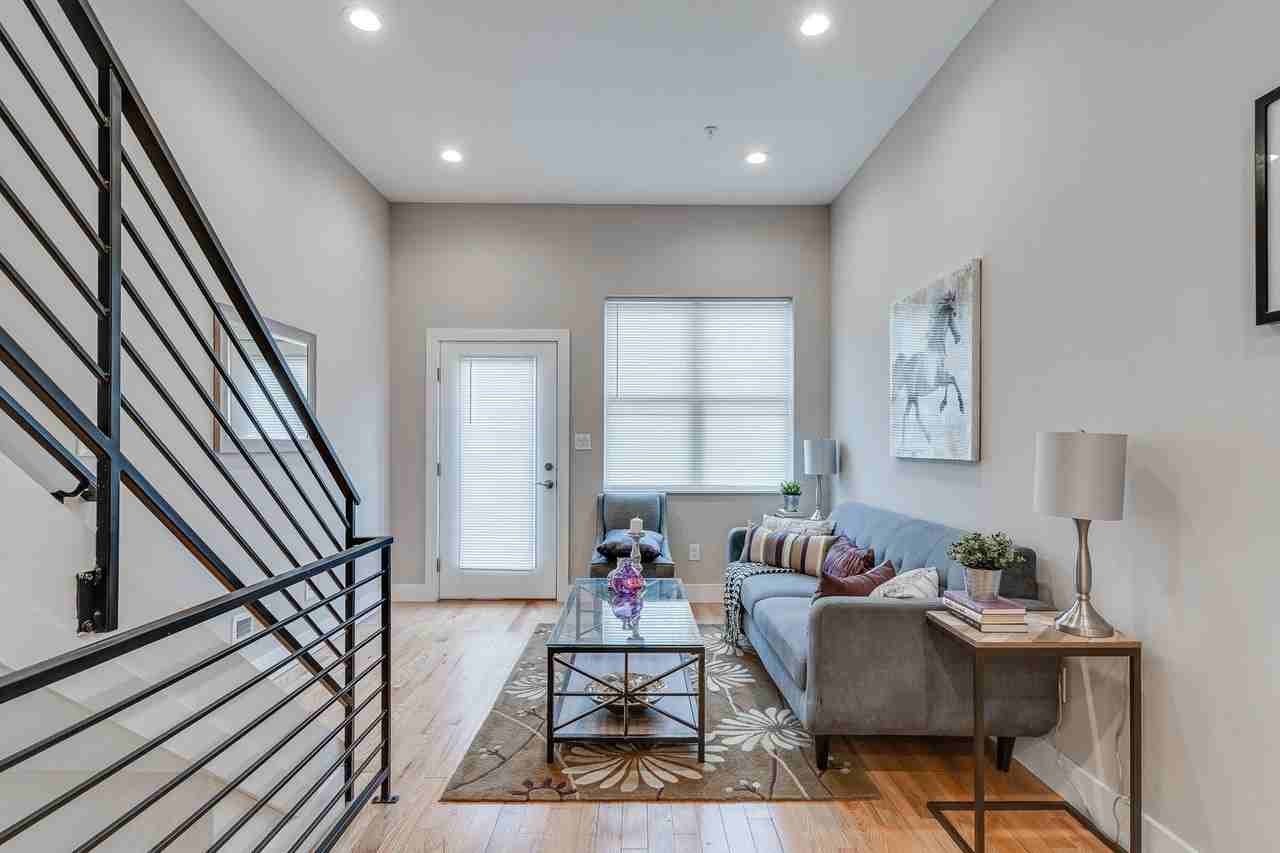 1436 N Corlies St - Photo 3 of 45