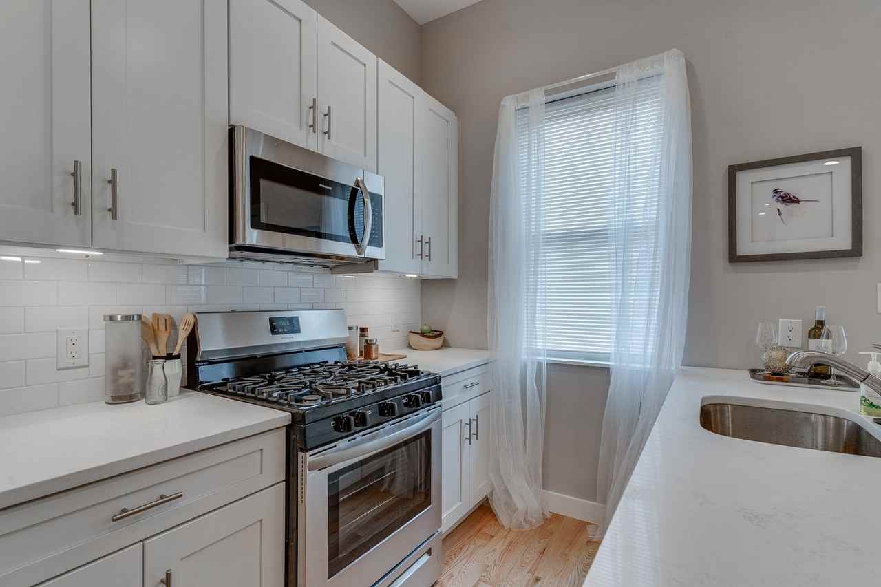 1436 N Corlies St - Photo 7 of 45