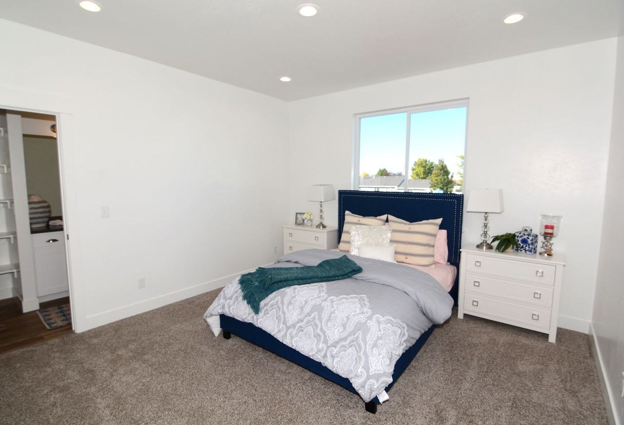 125 W 930 S - Photo 4 of 9