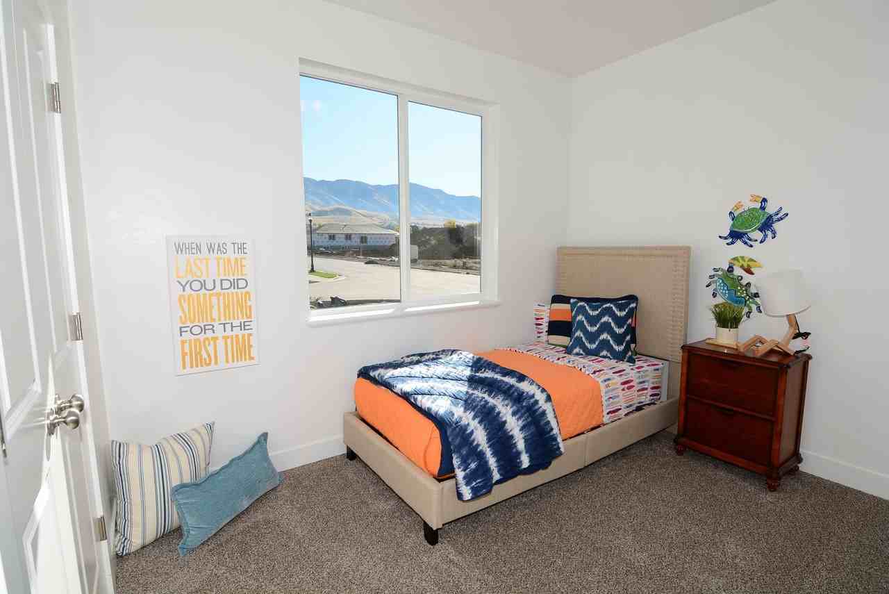 125 W 930 S - Photo 7 of 9