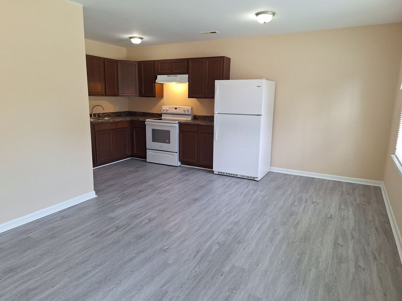 1127 Rowe Street - Photo 3 of 15