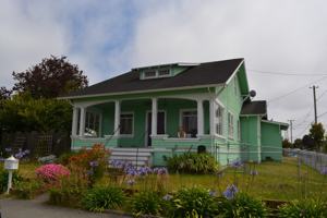 featured image of 135 W Grant St