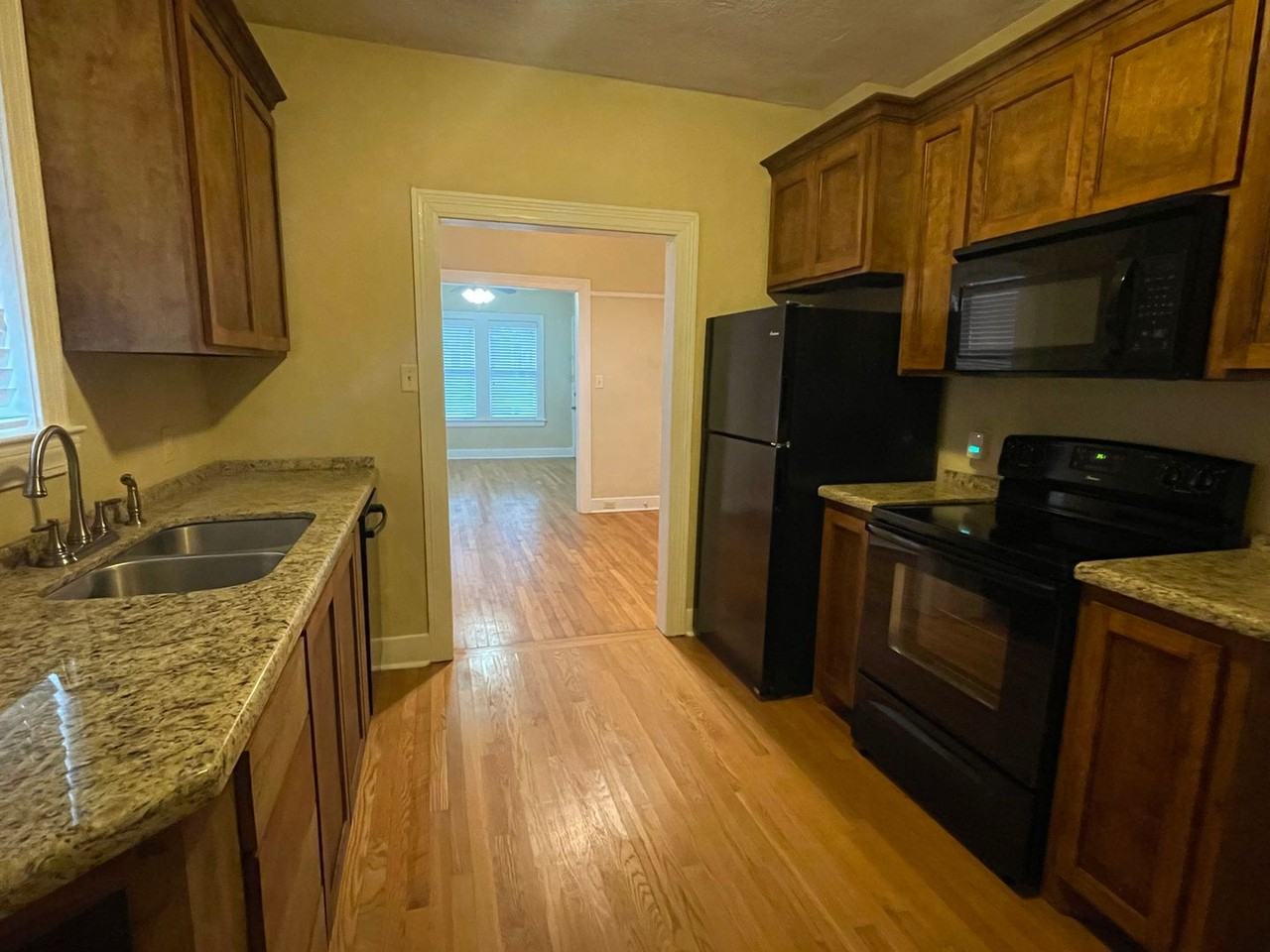 224 Park Ave - Photo 4 of 12