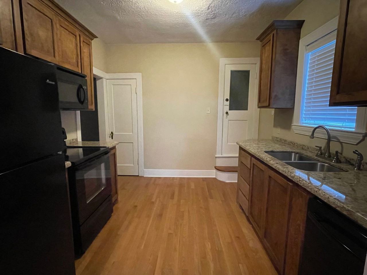 224 Park Ave - Photo 5 of 12